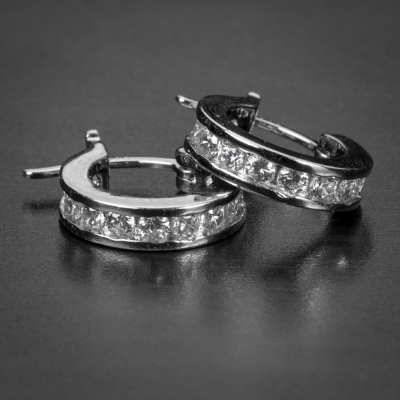 Small Iced One Row Solitaire Cz 925 Sterling Silver Skinny Huggie Hoop Earrings​ - Picture 5 of 5